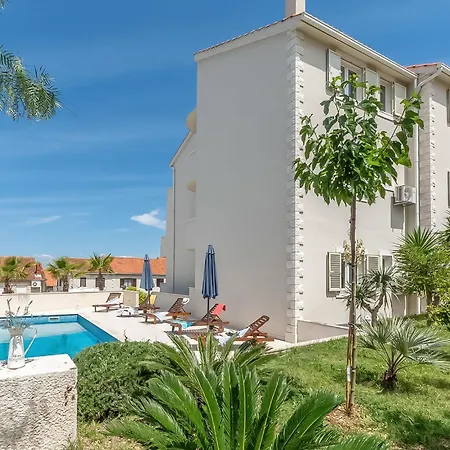 2 Pools-6 By Interhome Apartman Sutivan