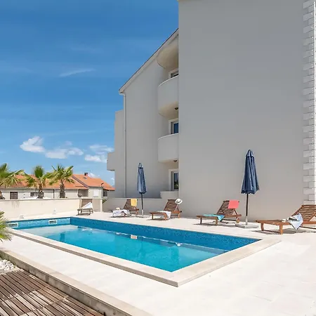 2 Pools-6 By Interhome Apartman